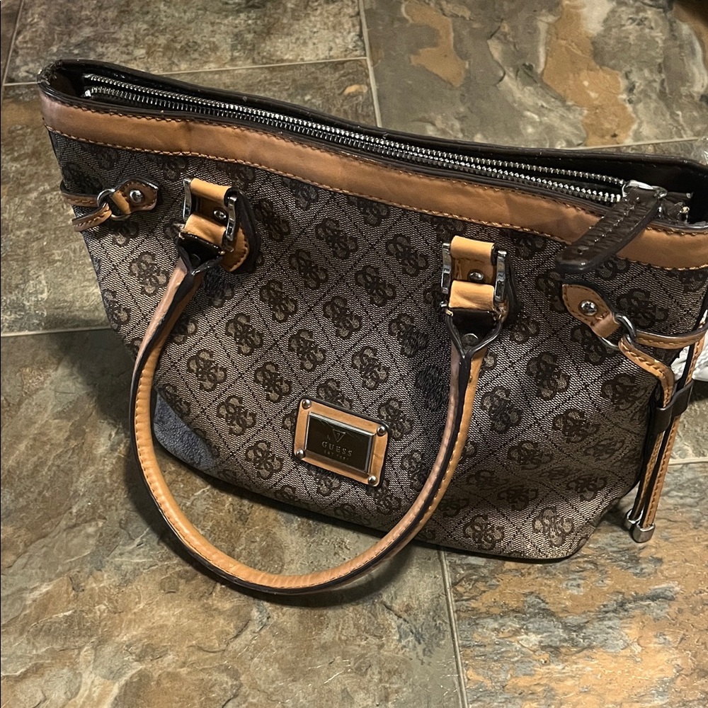 GUESS LOGO SATCHEL - Picture 5 of 6